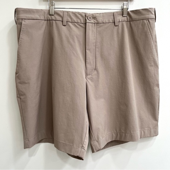 Vineyard Vines 9” On the Go Men's Shorts in Khaki Golf Performance Active 42B - Picture 1 of 7